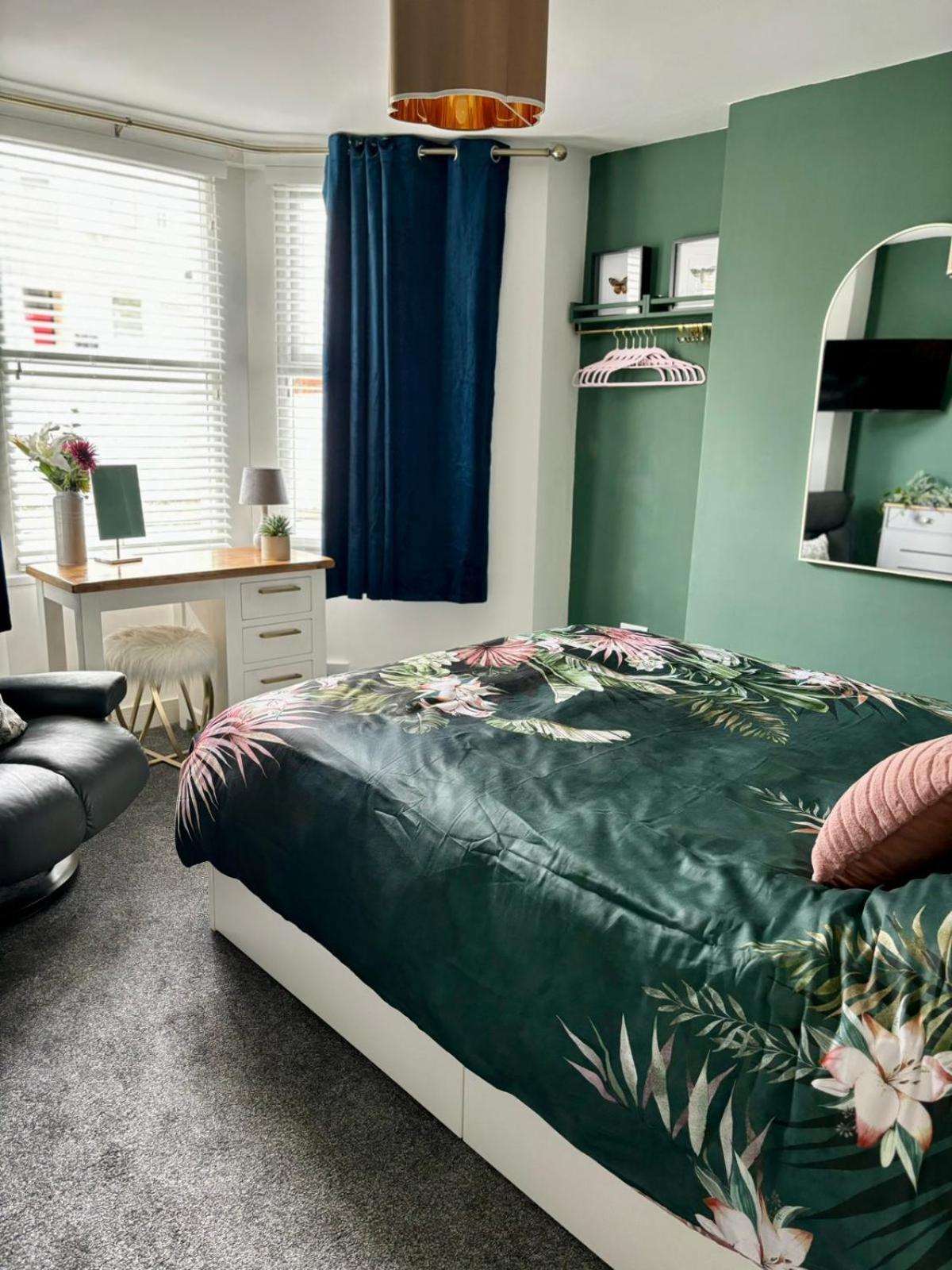 Stylish And Chic Seaside Apartment Southend-on-Sea Exteriér fotografie